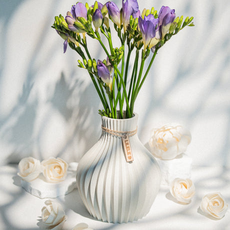 3D printed vase with fresh freesies
