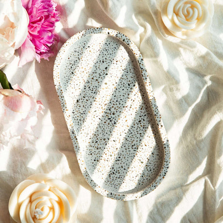 Ģipša paliktnis ar dabīgiem grunts akmentiņiem | Roku darbs - LILELE STUDIO