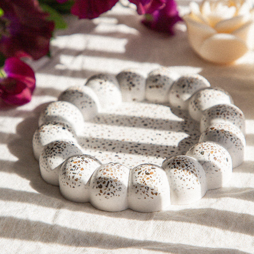 Ģipša sīklietu & rotaslietu trauciņš ar dabīgajiem akmentiņiem | Roku darbs - LILELE STUDIO