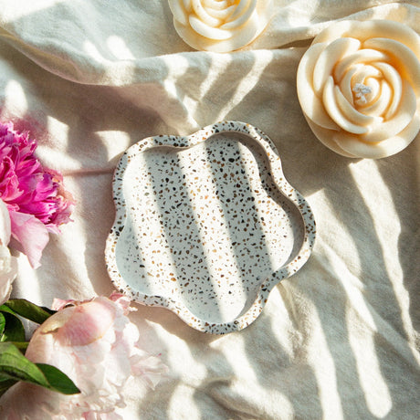 Ģipša sīklietu trauciņš ar dabīgiem akmentiņiem | Roku darbs - LILELE STUDIO