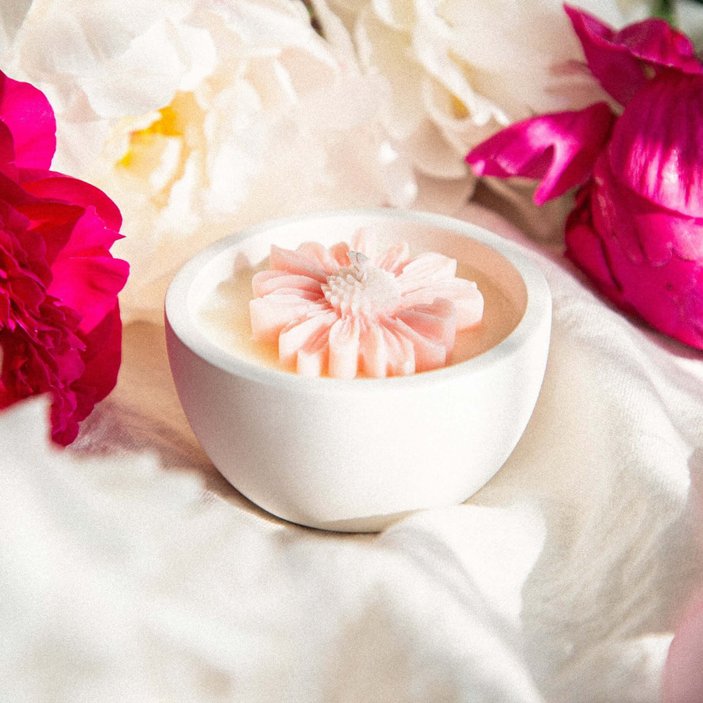 Hand - Poured Scented Soy Wax Candle Daisy | in Gypsum Bowl - LILELE STUDIO