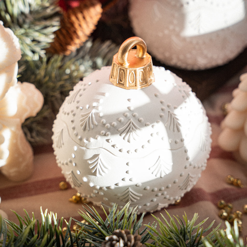 Luxurious white gypsum jar candle shaped as holiday ornament, for seasonal décor