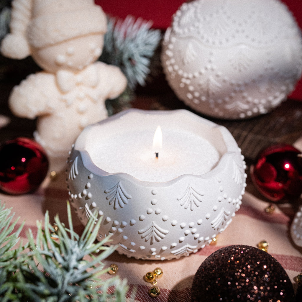 Refillable sand wax candle in Christmas ornament-shaped container